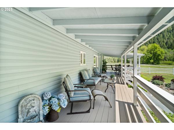 11119 N MYRTLE RD, Myrtle Creek, OR 97457