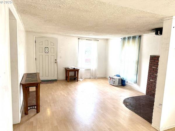 668 MONTGOMERY AVE, Glendale, OR 97442