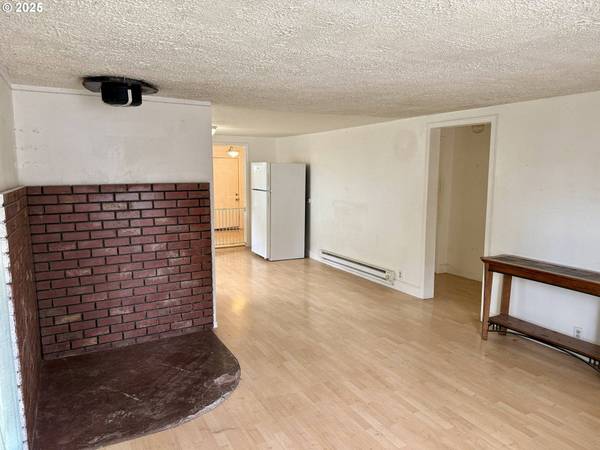 668 MONTGOMERY AVE, Glendale, OR 97442