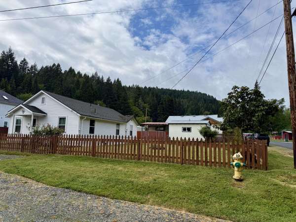 668 Montgomery AVE, Glendale, OR 97442