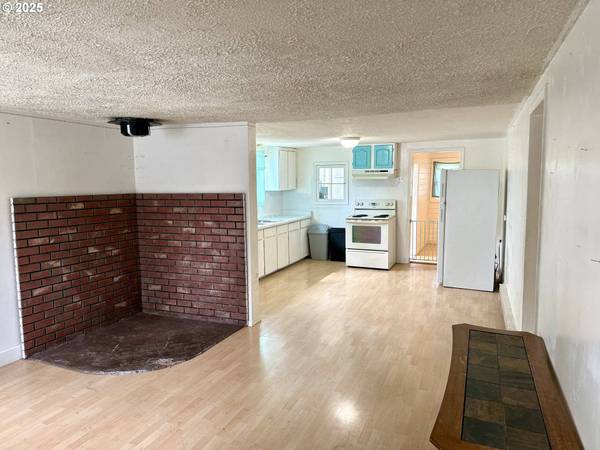 668 MONTGOMERY AVE, Glendale, OR 97442