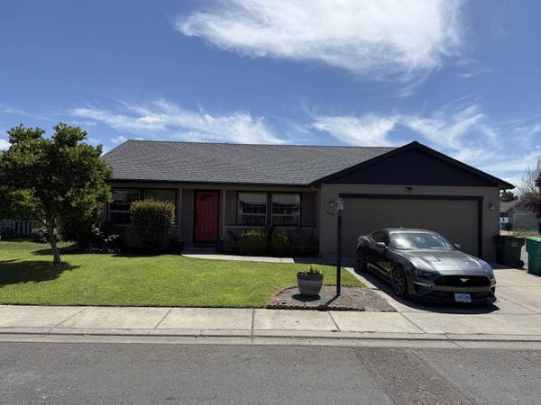 606 Karic WAY, Eagle Point, OR 97524