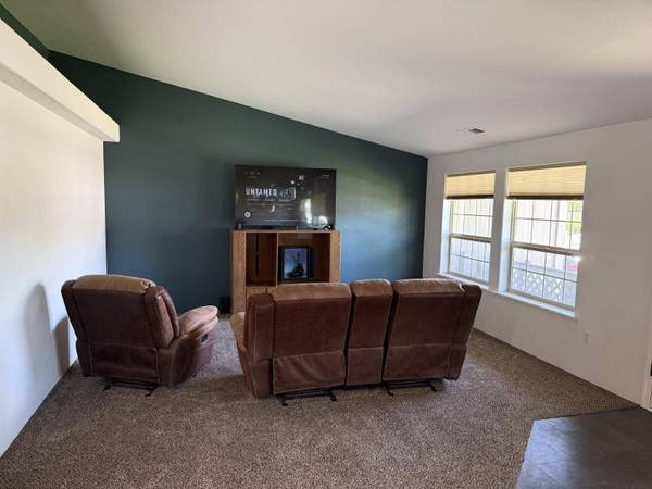 606 Karic WAY, Eagle Point, OR 97524