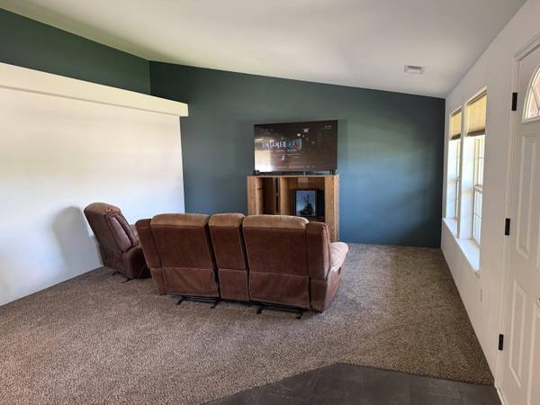 606 Karic WAY, Eagle Point, OR 97524