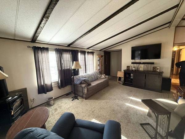 E9350 Oakwood Ln, New London, WI 54961-8947