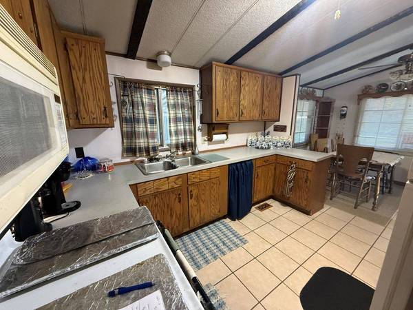 E9350 Oakwood Ln, New London, WI 54961-8947