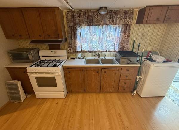 130 Flora Way, Clintonville, WI 54929-8858
