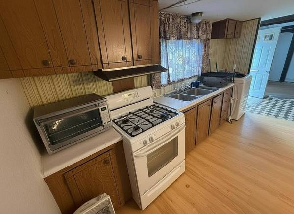 130 Flora Way, Clintonville, WI 54929-8858