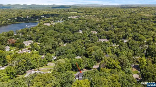 896 Olentangy RD, Franklin Lakes, NJ 07417