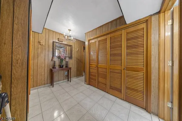 347 Manor Ct, Lyndhurst Twp., NJ 07071