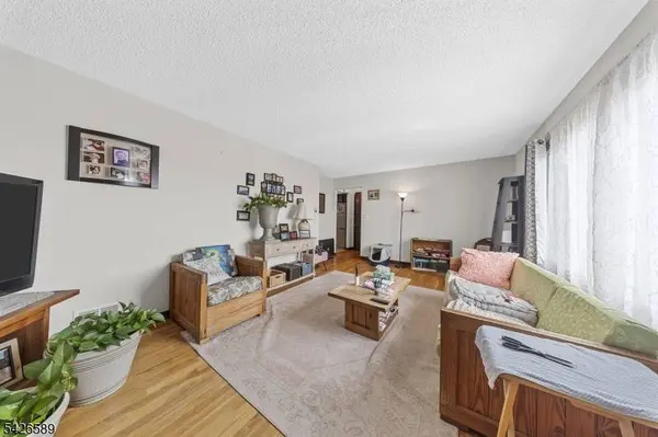 347 Manor Ct, Lyndhurst Twp., NJ 07071