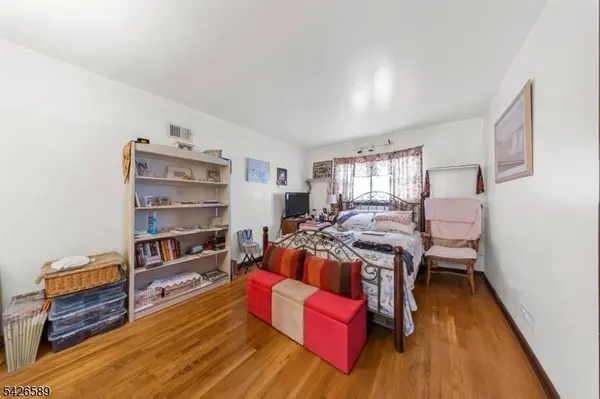 347 Manor Ct, Lyndhurst Twp., NJ 07071