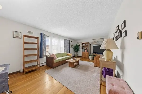 347 Manor Ct, Lyndhurst Twp., NJ 07071