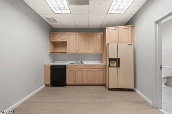 189 Greenwood Ave, Midland Park Boro, NJ 07432