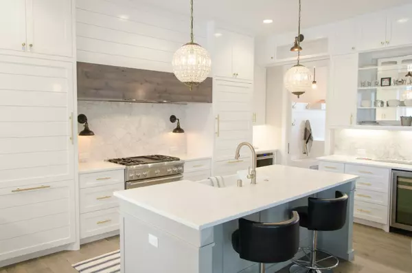 feature image of Should I Sell My House Now or Wait Until Fall? Here&#39;s What NJ Homeowners Need to Know