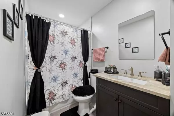 718 E 18Th St, Paterson City, NJ 07501