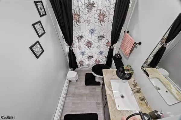 718 E 18Th St, Paterson City, NJ 07501