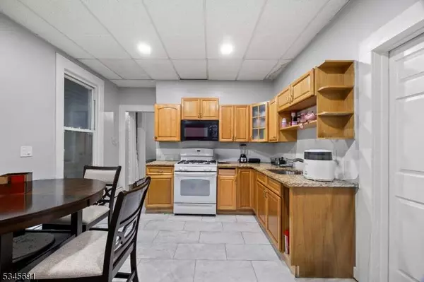 718 E 18Th St, Paterson City, NJ 07501