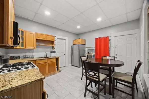 718 E 18Th St, Paterson City, NJ 07501