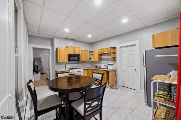 718 E 18Th St, Paterson City, NJ 07501