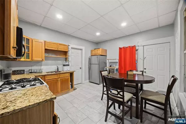 718 18th ST, Paterson, NJ 07501