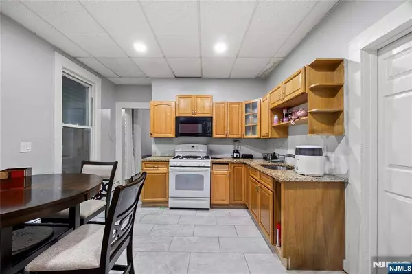 718 18th ST, Paterson, NJ 07501