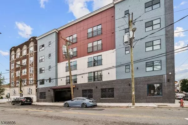 180 Carroll St, Paterson City, NJ 07501