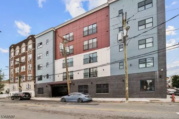 180 Carroll St, Paterson City, NJ 07501