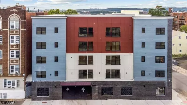 180 Carroll St, Paterson City, NJ 07501