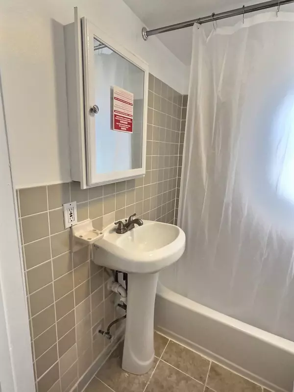 407 Clifton Blvd #1, Clifton, NJ 07013-1807