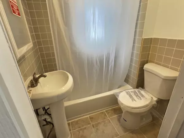 407 Clifton Blvd #1, Clifton, NJ 07013-1807