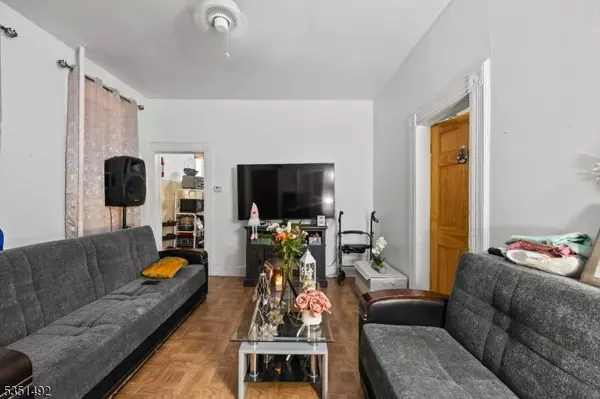 37 Jay St, Newark City, NJ 07103