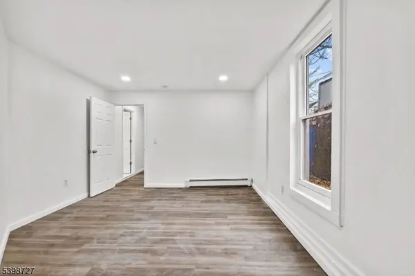 160 17Th Ave, Paterson City, NJ 07504