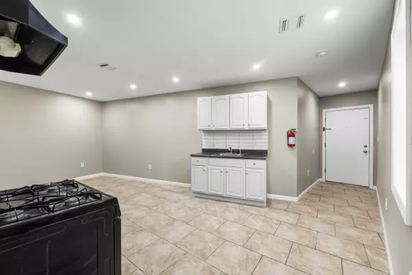 46 Jefferson St #2, Paterson, NJ 07522-1748