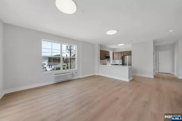 1 Center ST #308, Clifton, NJ 07011