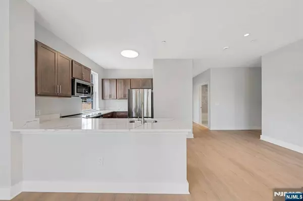 1 Center ST #308, Clifton, NJ 07011