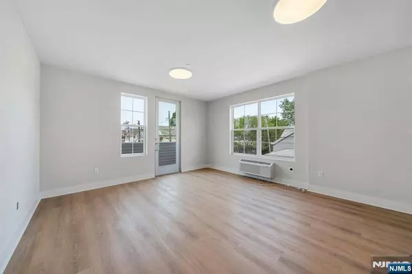 1 Center ST #308, Clifton, NJ 07011