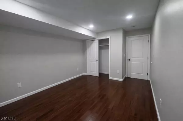 39 Halsted St, Newton Town, NJ 07860