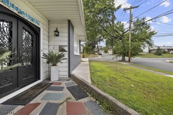 231 Starmond Ave, Clifton City, NJ 07013