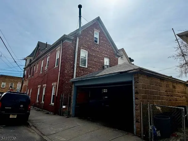 94 Center St, Clifton City, NJ 07011