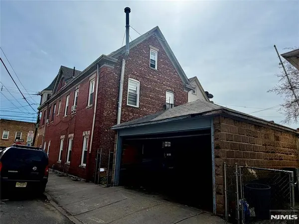 94 Center ST, Clifton, NJ 07011