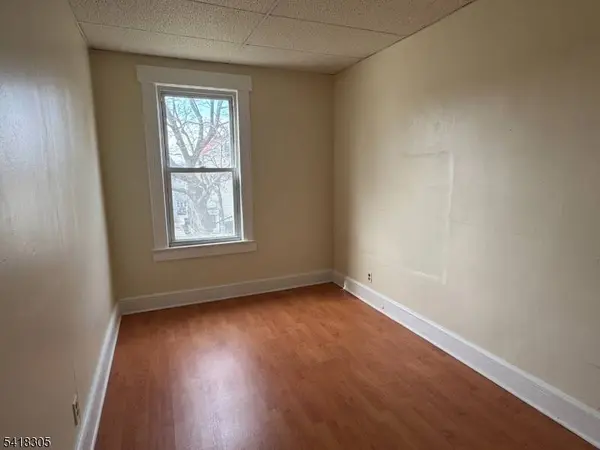 16 Cutler St, Clifton City, NJ 07011