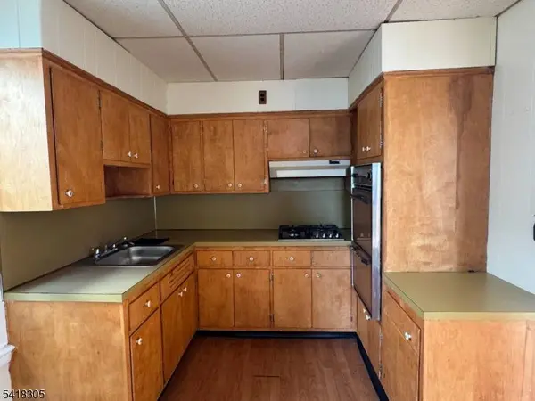 16 Cutler St, Clifton City, NJ 07011