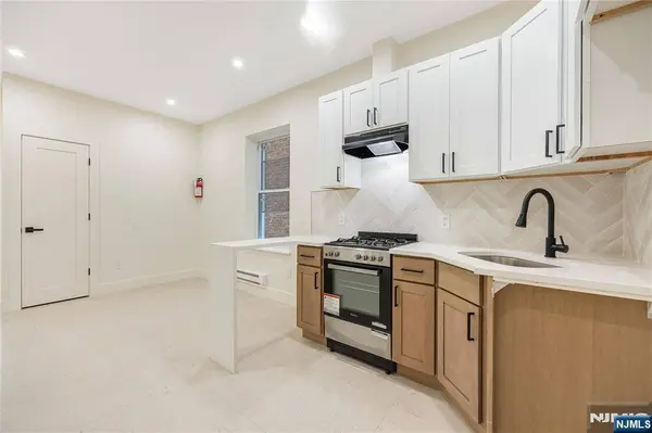 10 School ST #7, Passaic, NJ 07055