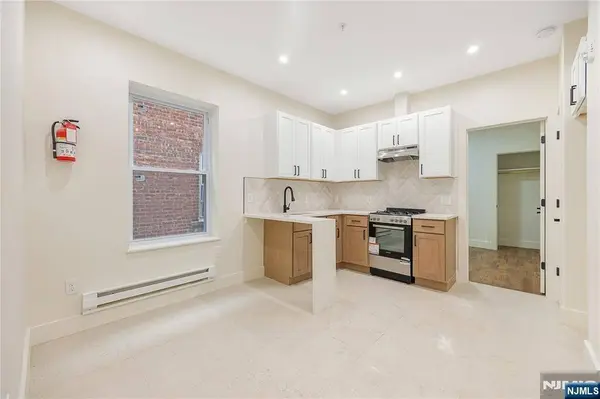 10 School ST #4, Passaic, NJ 07055