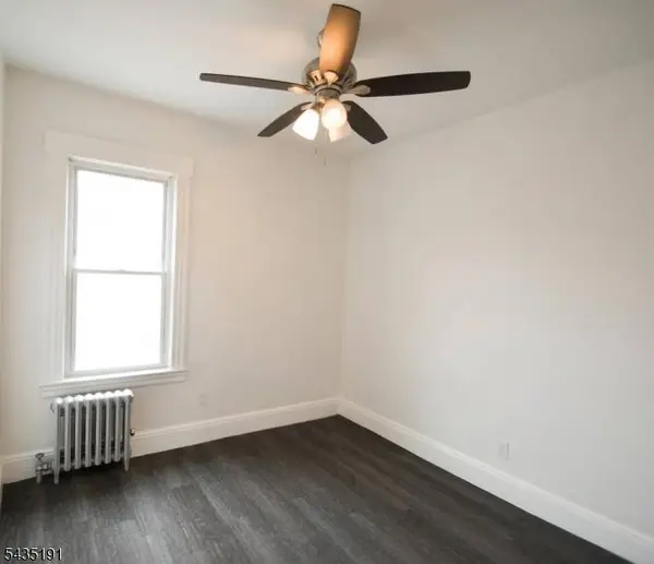 21 Walnut St, Clifton City, NJ 07013