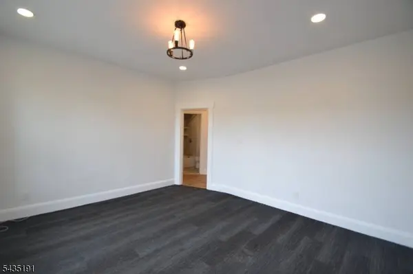 21 Walnut St, Clifton City, NJ 07013