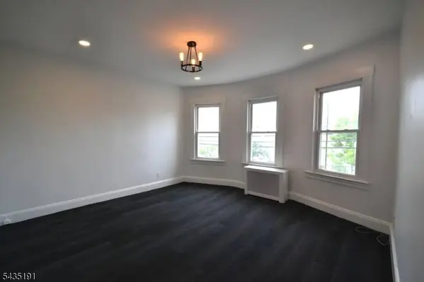 21 Walnut St, Clifton City, NJ 07013