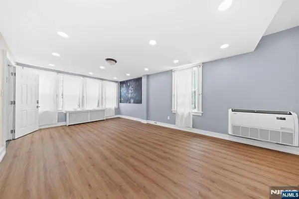 566 2nd ST, Carlstadt, NJ 07072