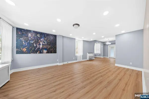 566 2nd ST, Carlstadt, NJ 07072
